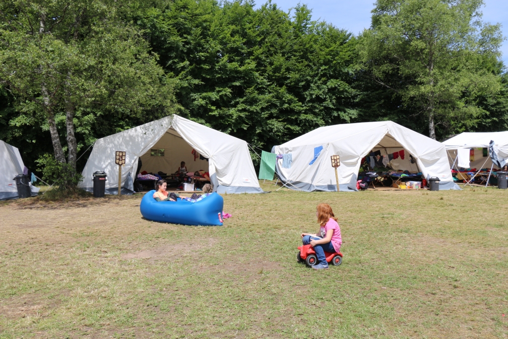 Mädchen-Lager_Zeltplatz