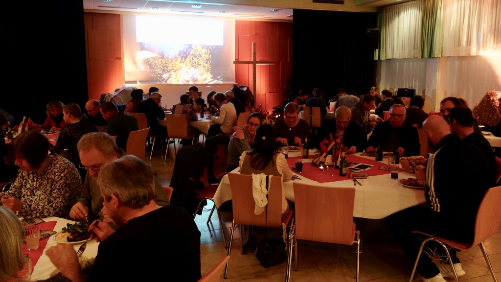 Der Saal des CVJM Zentrum wurde zum BBQ-Restaurant